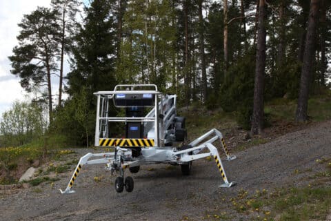 DINO180XTBII_leveling_horizontal_pic2_hr-480x320