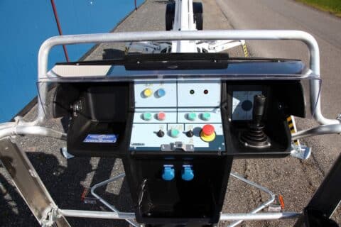 DINO210XTII_upper_control_panel_pic1_hr-480x320