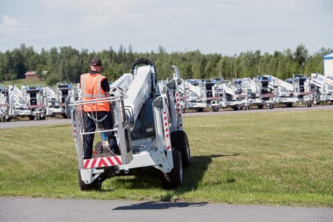 DINO280RXT_92RXT_-oscillating_front_axle_pic1_hr-480x320