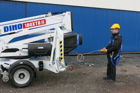 T_B_series_option_cable_steering_driving_pic1_hr-480x320