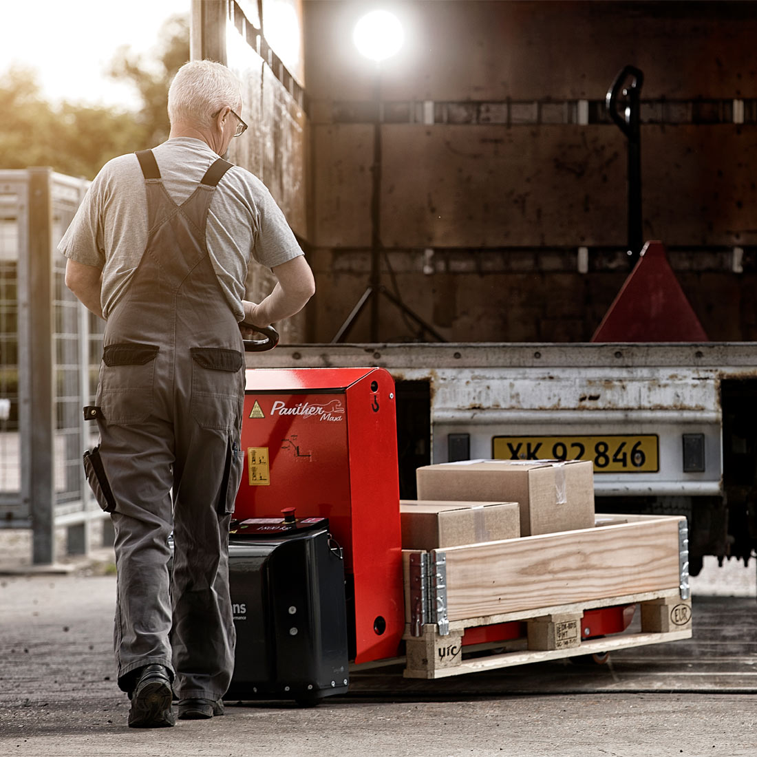 logitrans-fully-powered-pallet-truck-panther-maxi-4