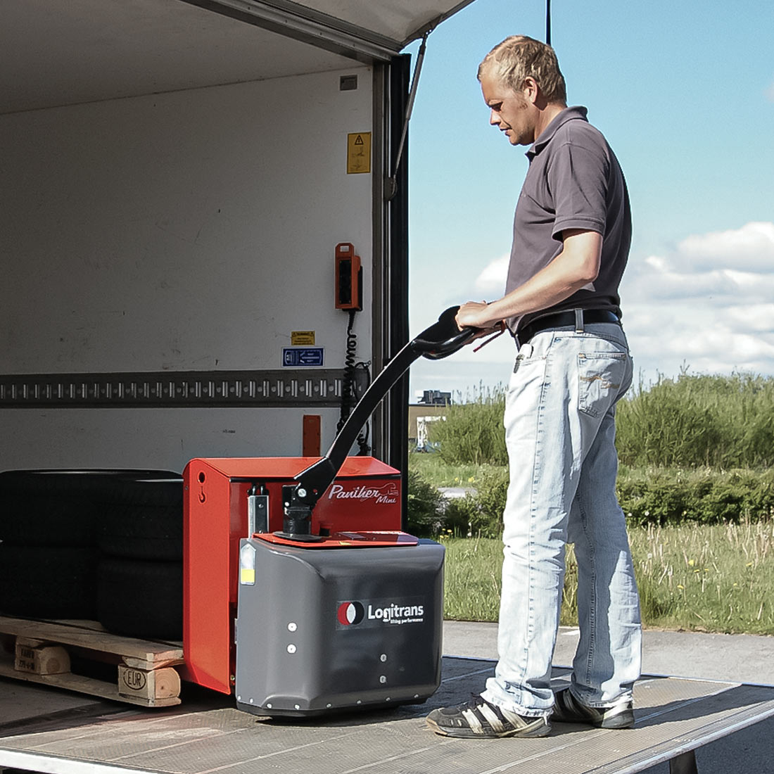 logitrans-fully-powered-pallet-truck-panther-maxi-5